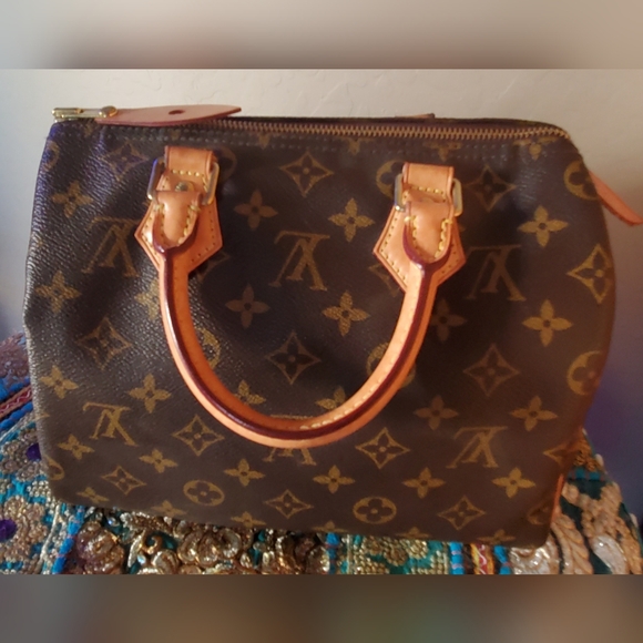 Authentic Louis Vuitton Speedy 25 in iconic monogram canvas - Picture 1 of 7